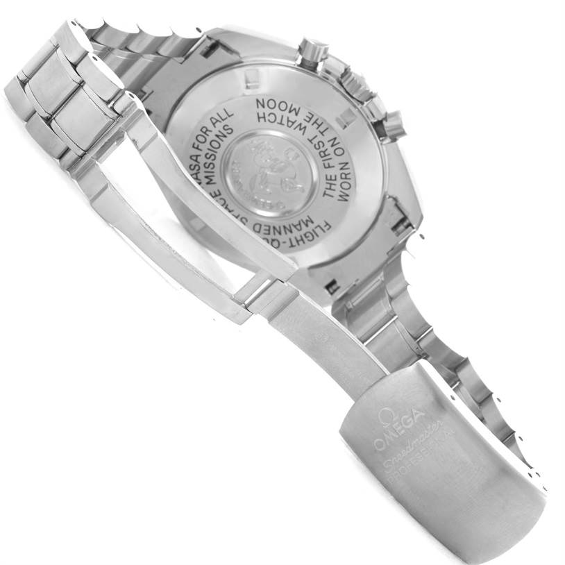 The image shows the backside of the Omega Speedmaster 3570.50.00 Men
s Stainless Steel Black Dial 3570.50.00 Men
s Stainless Steel Black Dial watch, highlighting its case back and stainless steel bracelet.