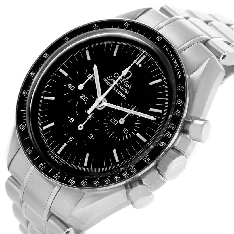 This image shows a close-up view of the face and bracelet of the Omega Speedmaster 3570.50.00 Men
s Stainless Steel Black Dial 3570.50.00 Men
s Stainless Steel Black Dial watch.