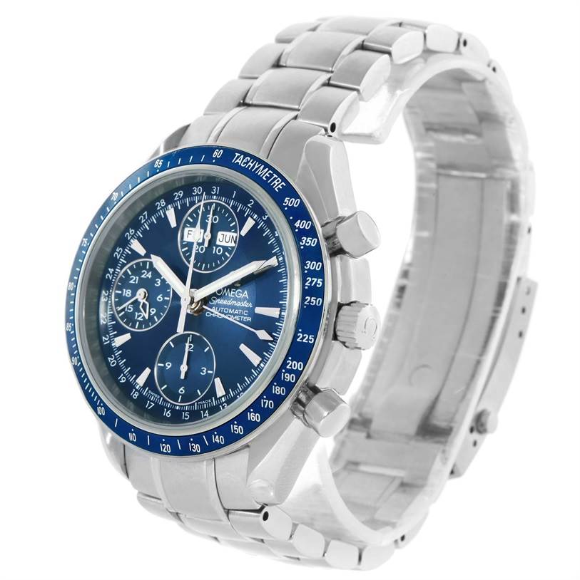 This image shows a side angle of an Omega Speedmaster 3222.80.00 Men
s Stainless Steel Blue Dial 3222.80.00 Men
s Stainless Steel Blue Dial watch displaying the dial, bezel, and bracelet.