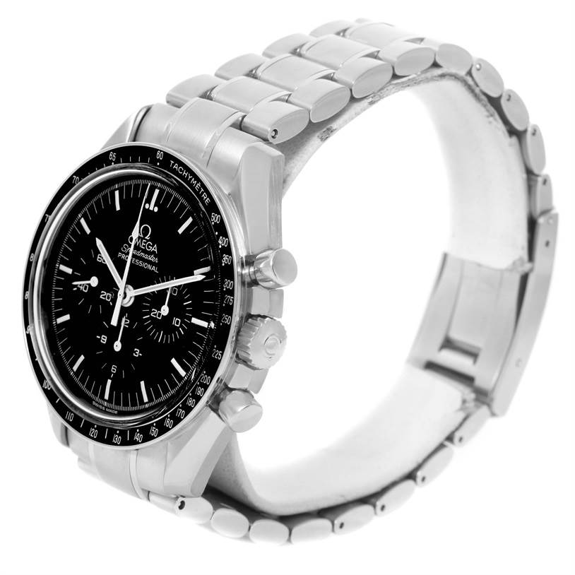 This image shows an angled view of an Omega Speedmaster 3560.50.00 Men
s Stainless Steel Black Dial 3560.50.00 Men
s Stainless Steel Black Dial watch, highlighting the black dial, bezel, and stainless steel bracelet.