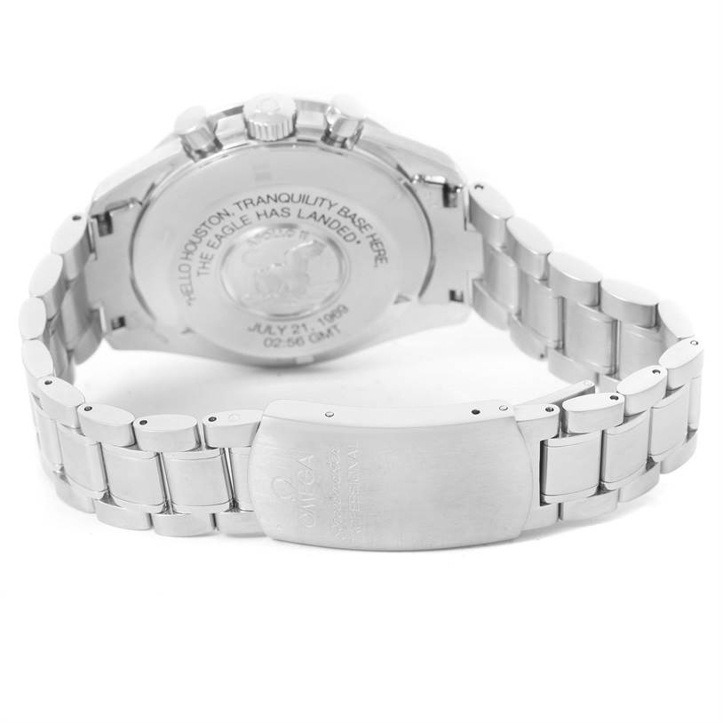 The image shows the back and bracelet of an Omega Speedmaster 3560.50.00 Men
s Stainless Steel Black Dial 3560.50.00 Men
s Stainless Steel Black Dial model, highlighting the clasp and engraved case back.