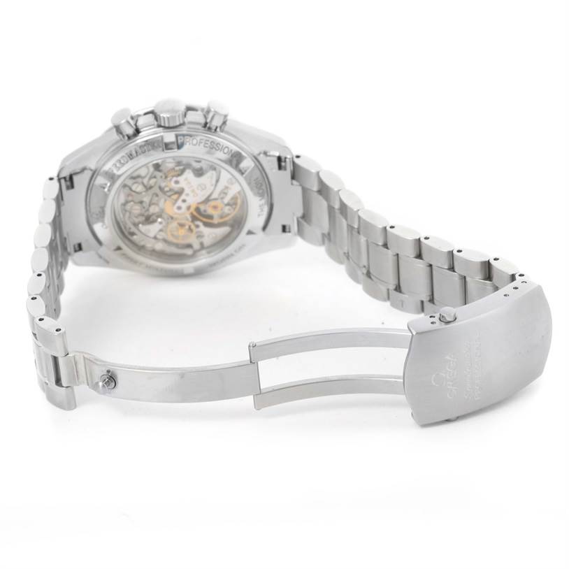 The image shows the back and partially opened clasp of an Omega Speedmaster 3572.50.00 Men
s Stainless Steel Black Dial 3572.50.00 Men
s Stainless Steel Black Dial, highlighting the movement and bracelet.