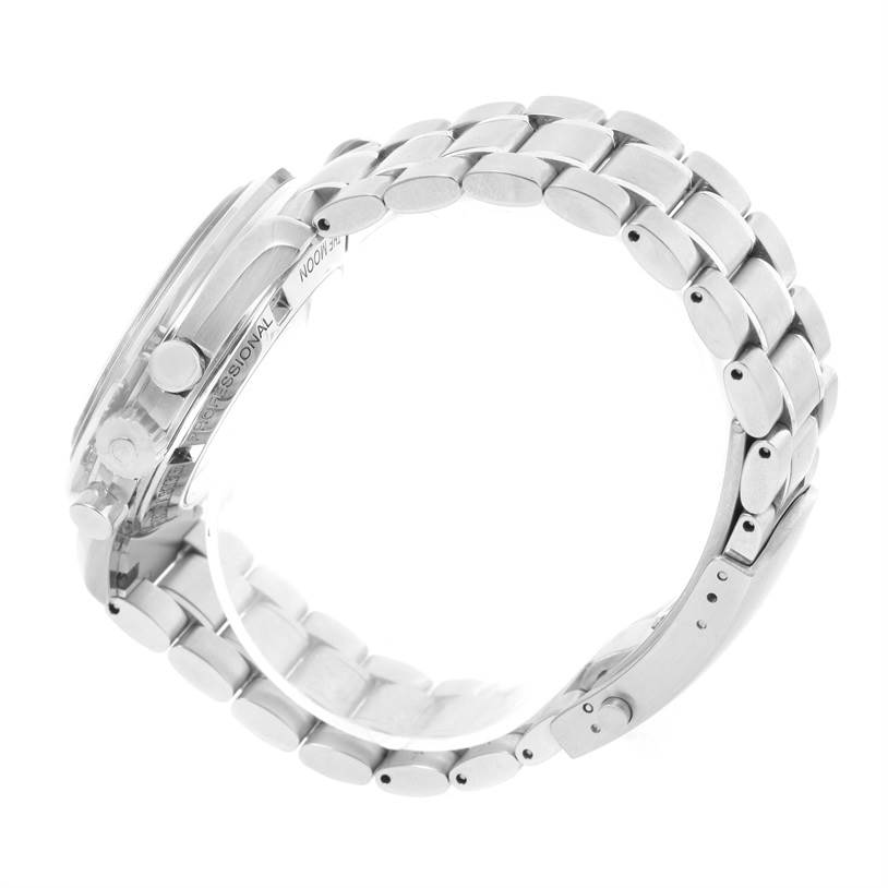 The image shows a side view of the Omega Speedmaster 3572.50.00 Men
s Stainless Steel Black Dial 3572.50.00 Men
s Stainless Steel Black Dial watch, highlighting the stainless steel bracelet and side profile of the case.