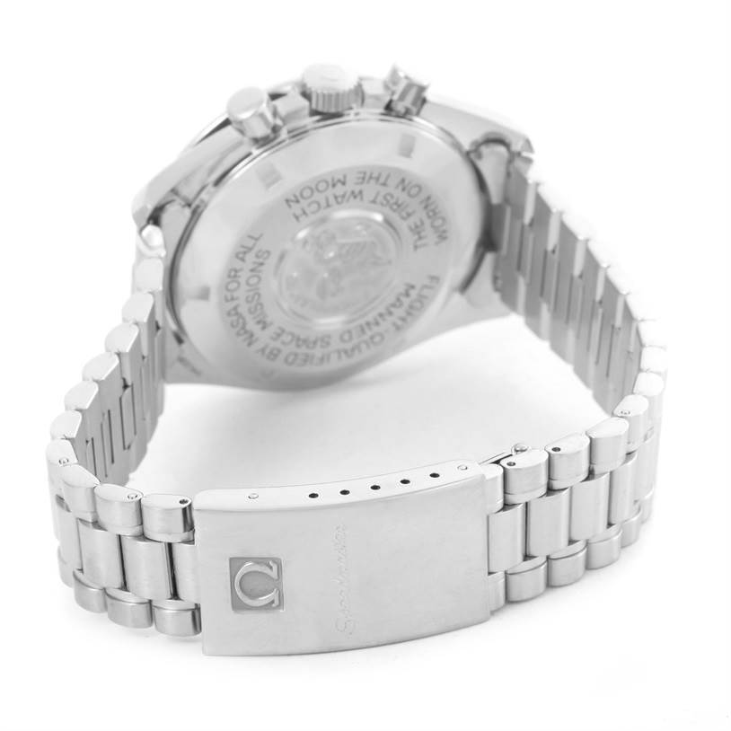 The image shows the back view of an Omega Speedmaster 3590.50.00 Men
s Stainless Steel Black Dial 3590.50.00 Men
s Stainless Steel Black Dial watch, highlighting the case back and metal bracelet.