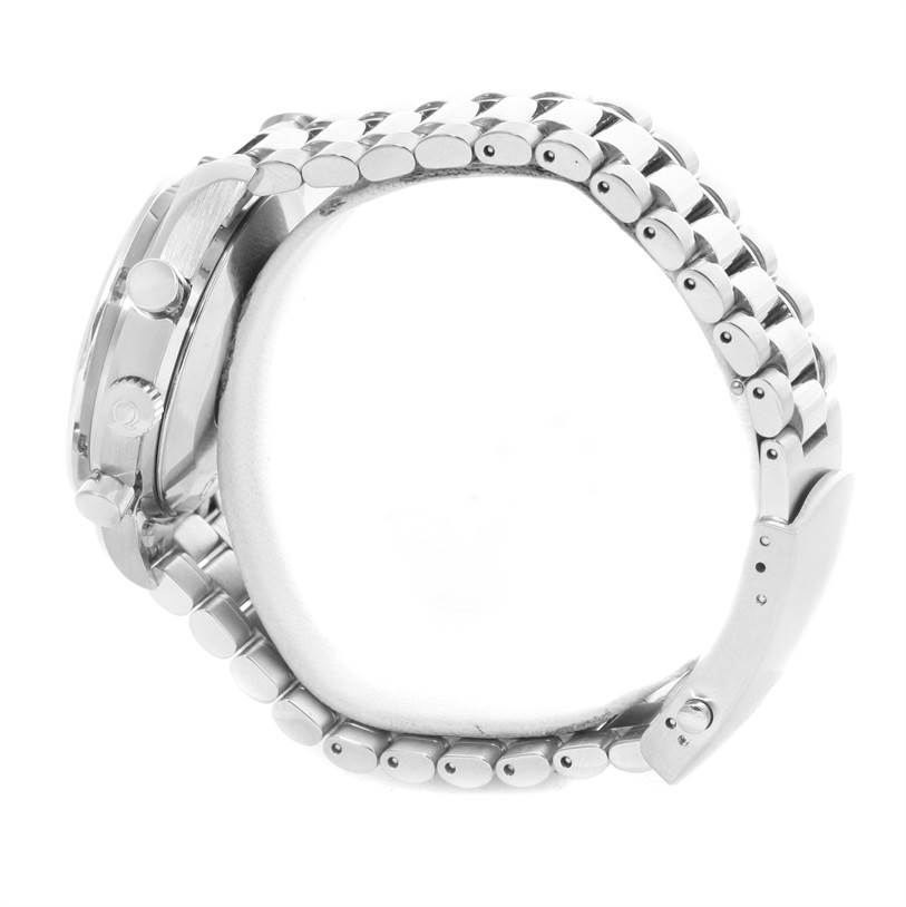 The image shows a side view of an Omega Speedmaster 3539.50.00 Men
s Stainless Steel Black Dial 3539.50.00 Men
s Stainless Steel Black Dial watch, focusing on the stainless steel bracelet and case.