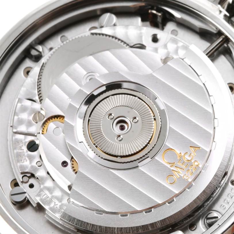 The image shows an angled close-up of the Omega Speedmaster 3539.50.00 Men
s Stainless Steel Black Dial 3539.50.00 Men
s Stainless Steel Black Dial watch
s inner mechanical movement.