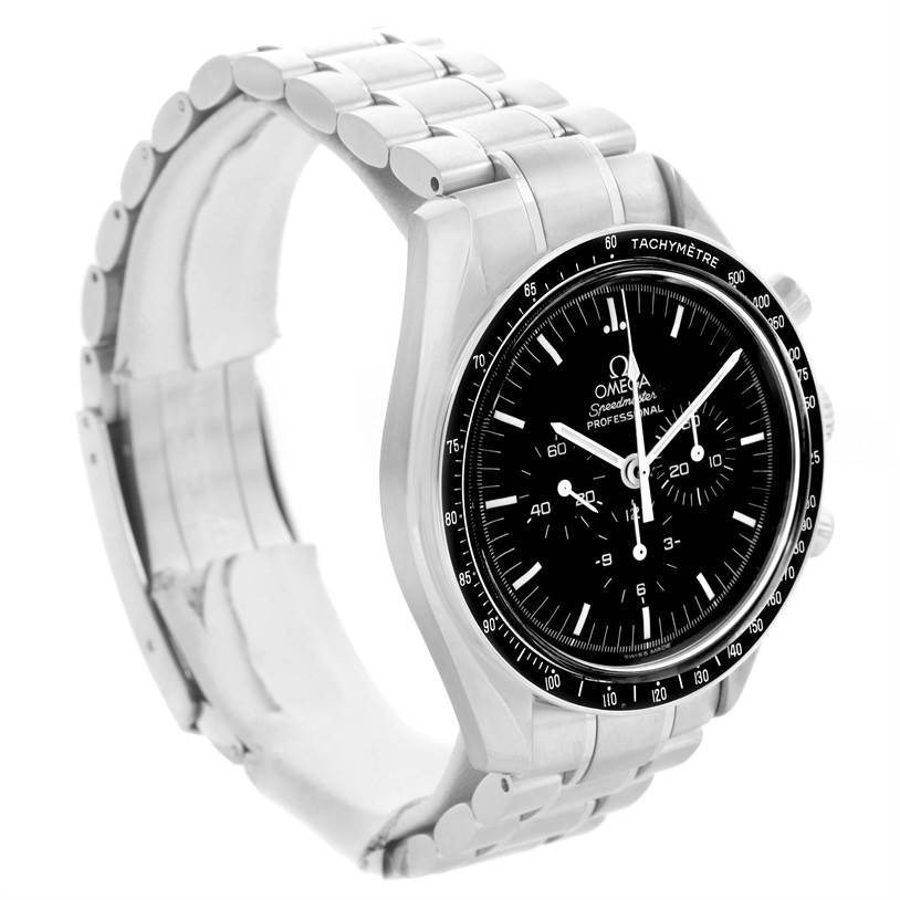 This image shows an Omega Speedmaster 3560.50.00 Men
s Stainless Steel Black Dial 3560.50.00 Men
s Stainless Steel Black Dial watch at a three-quarter angle, highlighting its stainless steel bracelet, black dial, and tachymeter bezel.