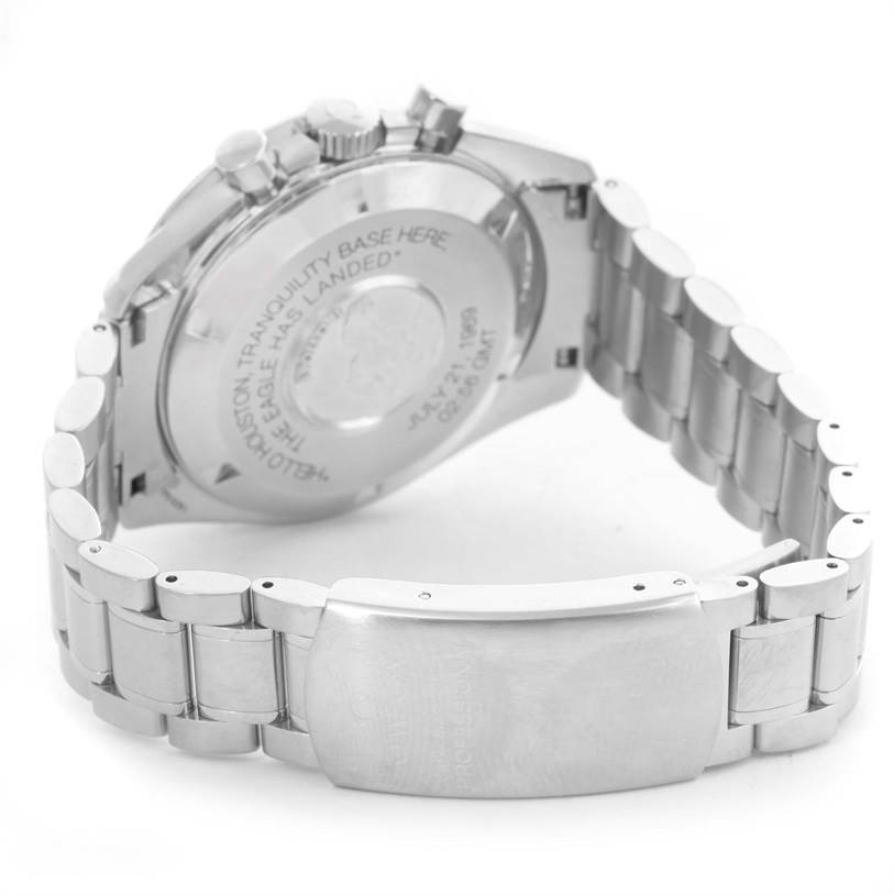 The image shows the back case and bracelet of an Omega Speedmaster 3560.50.00 Men
s Stainless Steel Black Dial 3560.50.00 Men
s Stainless Steel Black Dial watch at an angled, slightly opened view.