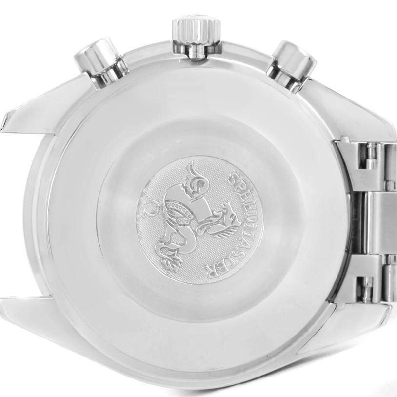 The image shows the case back and part of the bracelet of the Omega Speedmaster 3539.50.00 Men
s Stainless Steel Black Dial 3539.50.00 Men
s Stainless Steel Black Dial watch, highlighting the engraved emblem.