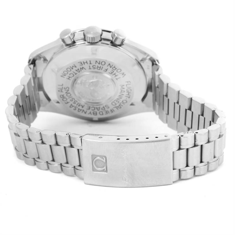 The image shows the back of an Omega Speedmaster 3590.50.00 Men
s Stainless Steel Black Dial 3590.50.00 Men
s Stainless Steel Black Dial watch, highlighting its case back, bracelet, and clasp.