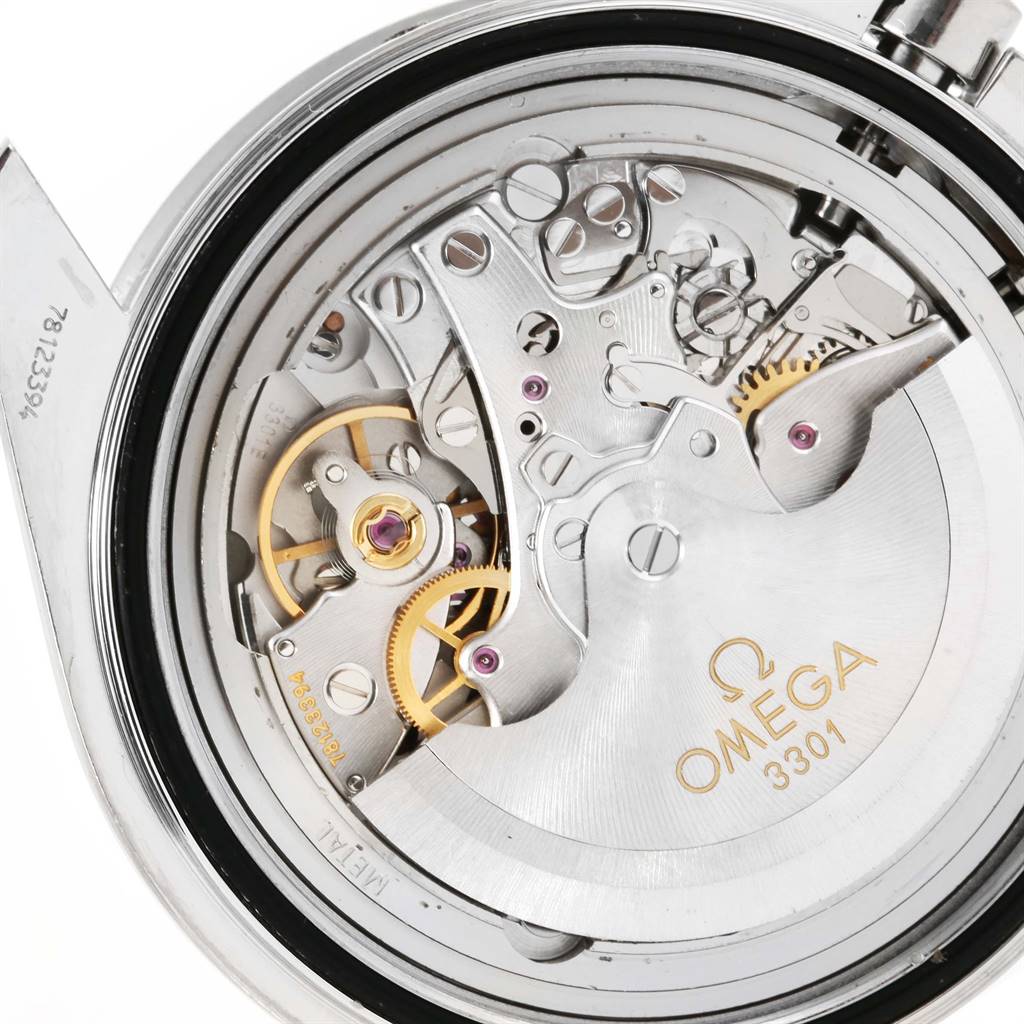 The image shows the back view of the Omega Speedmaster 3552.59.00 Men
s Stainless Steel Black Dial 3552.59.00 Men
s Stainless Steel Black Dial watch, highlighting its inner mechanical movement and components.