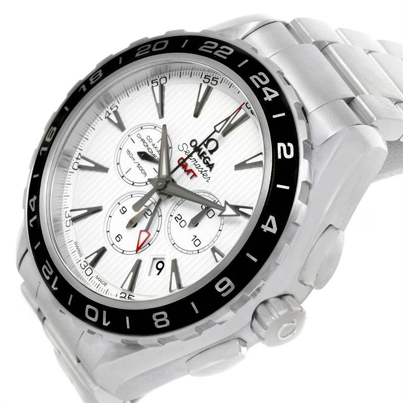 The image shows a close-up view of an Omega Speedmaster 231.10.44.52.04.001 Men
s Stainless Steel White Dial 231.10.44.52.04.001 Men
s Stainless Steel White Dial watch, highlighting the dial, bezel, and part of the bracelet.