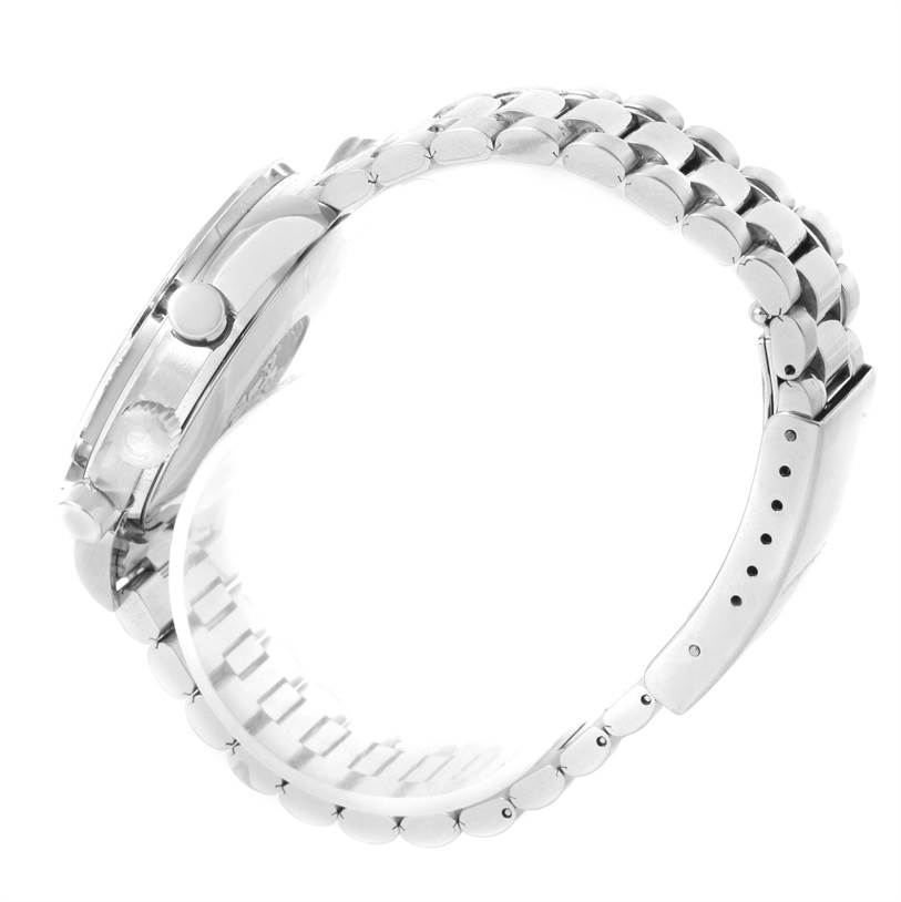 This side view of the Omega Speedmaster 3510.82.00 Men
s Stainless Steel Blue Dial 3510.82.00 Men
s Stainless Steel Blue Dial model watch shows the clasp and bracelet links.