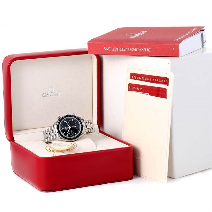 The image shows an Omega Speedmaster 3539.50.00 Men
s Stainless Steel Black Dial 3539.50.00 Men
s Stainless Steel Black Dial watch in a red box with accessories including a manual, warranty card, and pictograms.