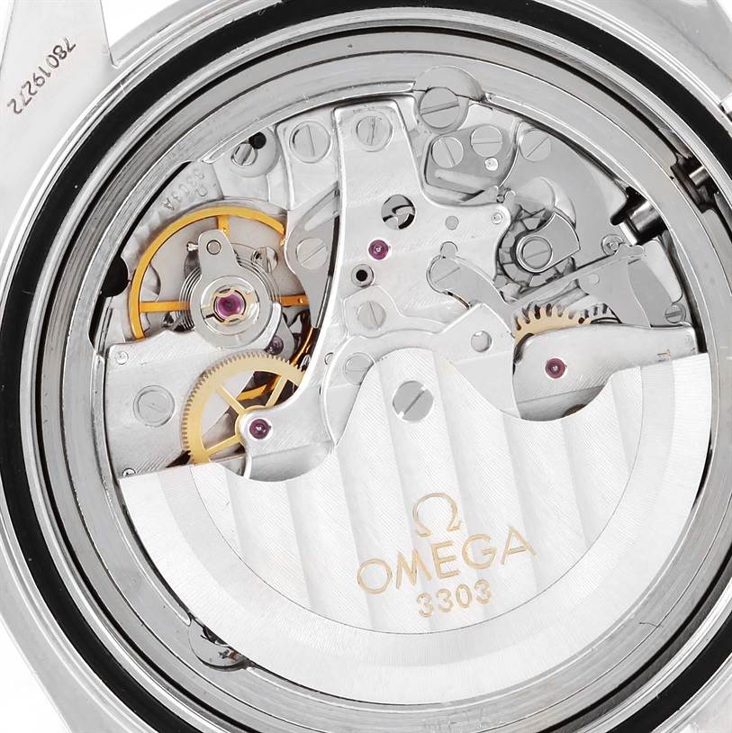 This image shows the movement of an Omega Speedmaster 3551.50.00 Men
s Stainless Steel Black Dial 3551.50.00 Men
s Stainless Steel Black Dial watch viewed from the caseback.