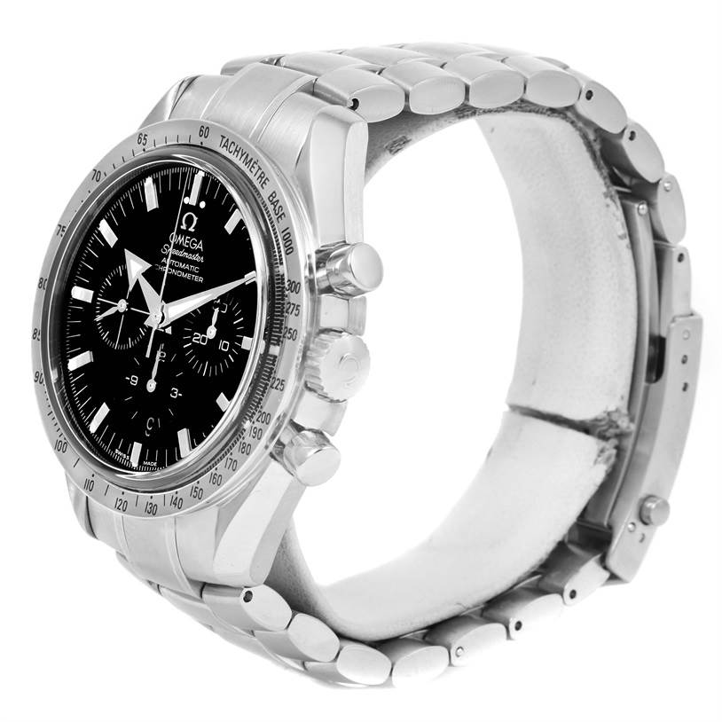 This image shows an angled side view of an Omega Speedmaster 3551.50.00 Men
s Stainless Steel Black Dial 3551.50.00 Men
s Stainless Steel Black Dial watch, highlighting the face, tachymeter bezel, crown, and metal bracelet.