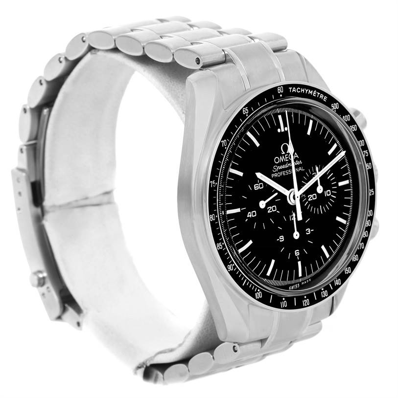 The image shows a side angle of the Omega Speedmaster 3570.50.00 Men
s Stainless Steel Black Dial 3570.50.00 Men
s Stainless Steel Black Dial watch, highlighting the face, bezel, and metal bracelet.