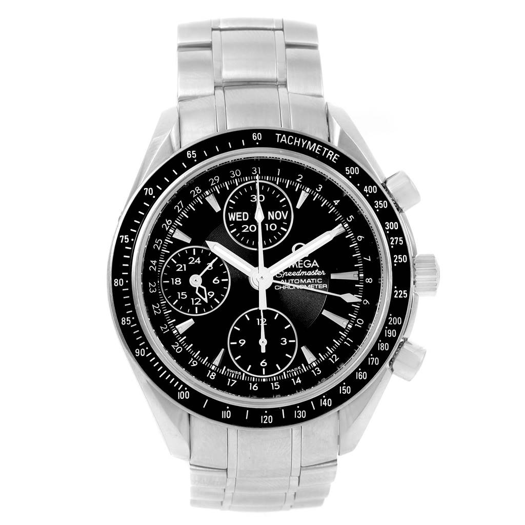 The image shows the front view of an Omega Speedmaster 3220.50.00 Men
s Stainless Steel Black Dial 3220.50.00 Men
s Stainless Steel Black Dial watch, highlighting its dial, bezel, and metal bracelet.