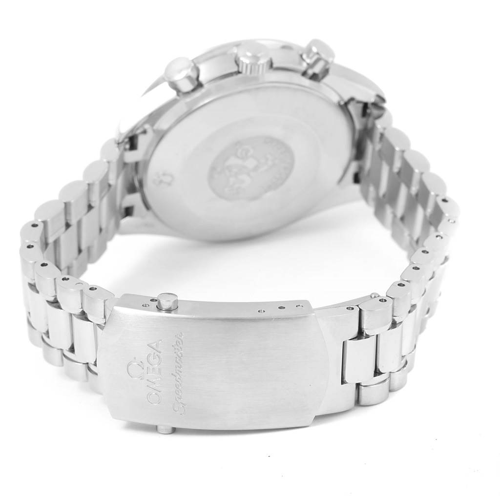 The image shows the back of an Omega Speedmaster 3539.50.00 Men
s Stainless Steel Black Dial 3539.50.00 Men
s Stainless Steel Black Dial watch, highlighting its clasp and bracelet.