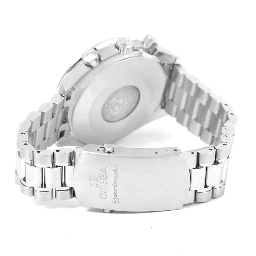 The image shows the back view of an Omega Speedmaster 3539.50.00 Men
s Stainless Steel Black Dial 3539.50.00 Men
s Stainless Steel Black Dial watch, focusing on its clasp and bracelet.