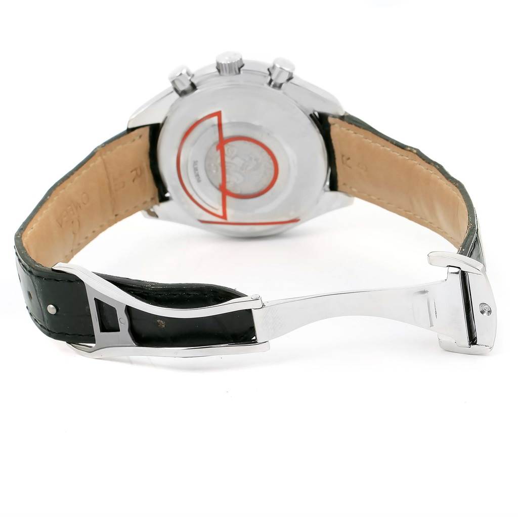 The image shows the back case and clasp of an Omega Speedmaster 3823.30.00 Men
s Stainless Steel Silver Dial 3823.30.00 Men
s Stainless Steel Silver Dial watch, highlighting the leather strap and deployment clasp.