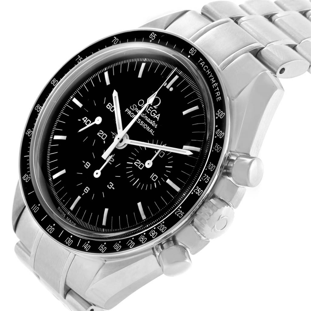 The image shows an angled close-up of an Omega Speedmaster 3570.50.00 Men
s Stainless Steel Black Dial 3570.50.00 Men
s Stainless Steel Black Dial watch, highlighting the face, bezel, and bracelet links with a tachymeter scale.
