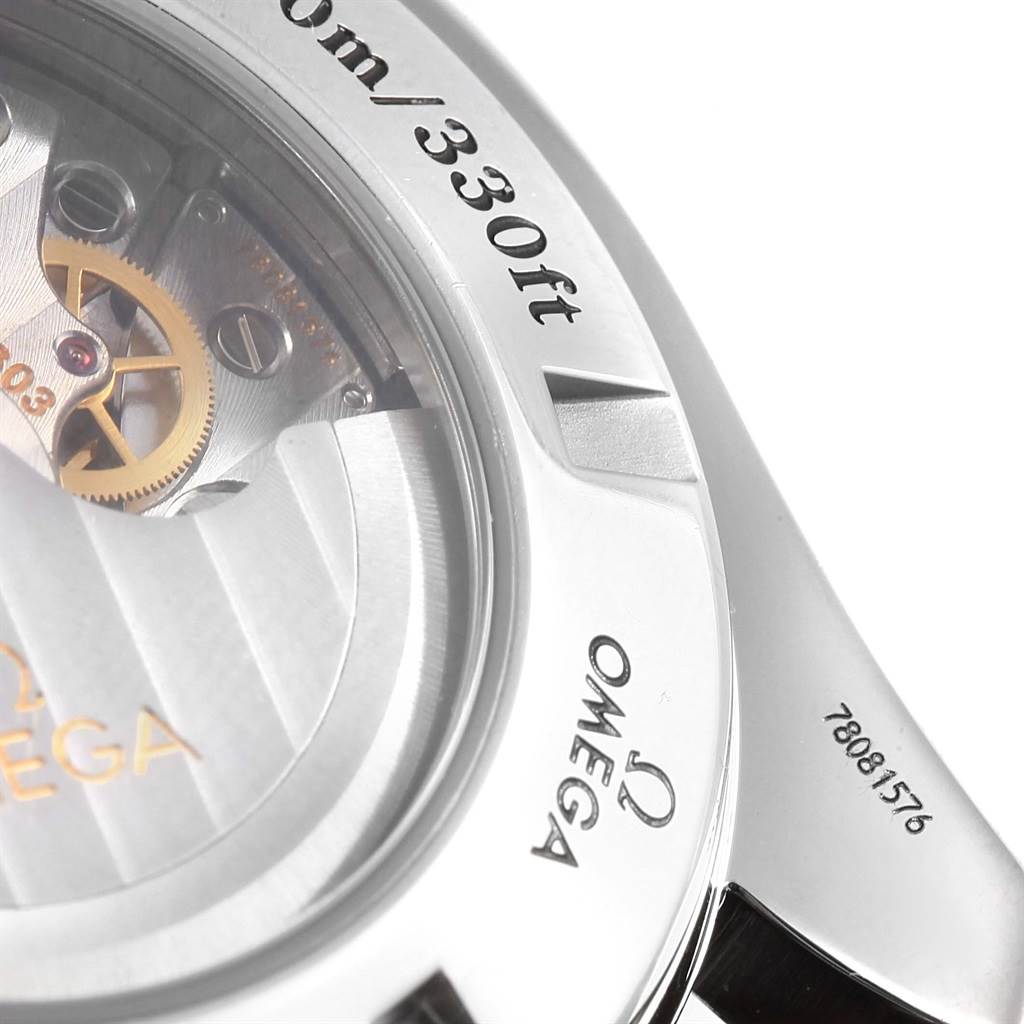 This image shows the transparent case back of an Omega Speedmaster 3881.30.37 Men
s Stainless Steel Silver Dial 3881.30.37 Men
s Stainless Steel Silver Dial watch, revealing its internal mechanism.