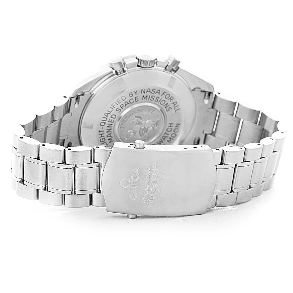 The image shows the back of the Omega Speedmaster 3570.50.00 Men
s Stainless Steel Black Dial 3570.50.00 Men
s Stainless Steel Black Dial watch and its stainless steel bracelet clasp.