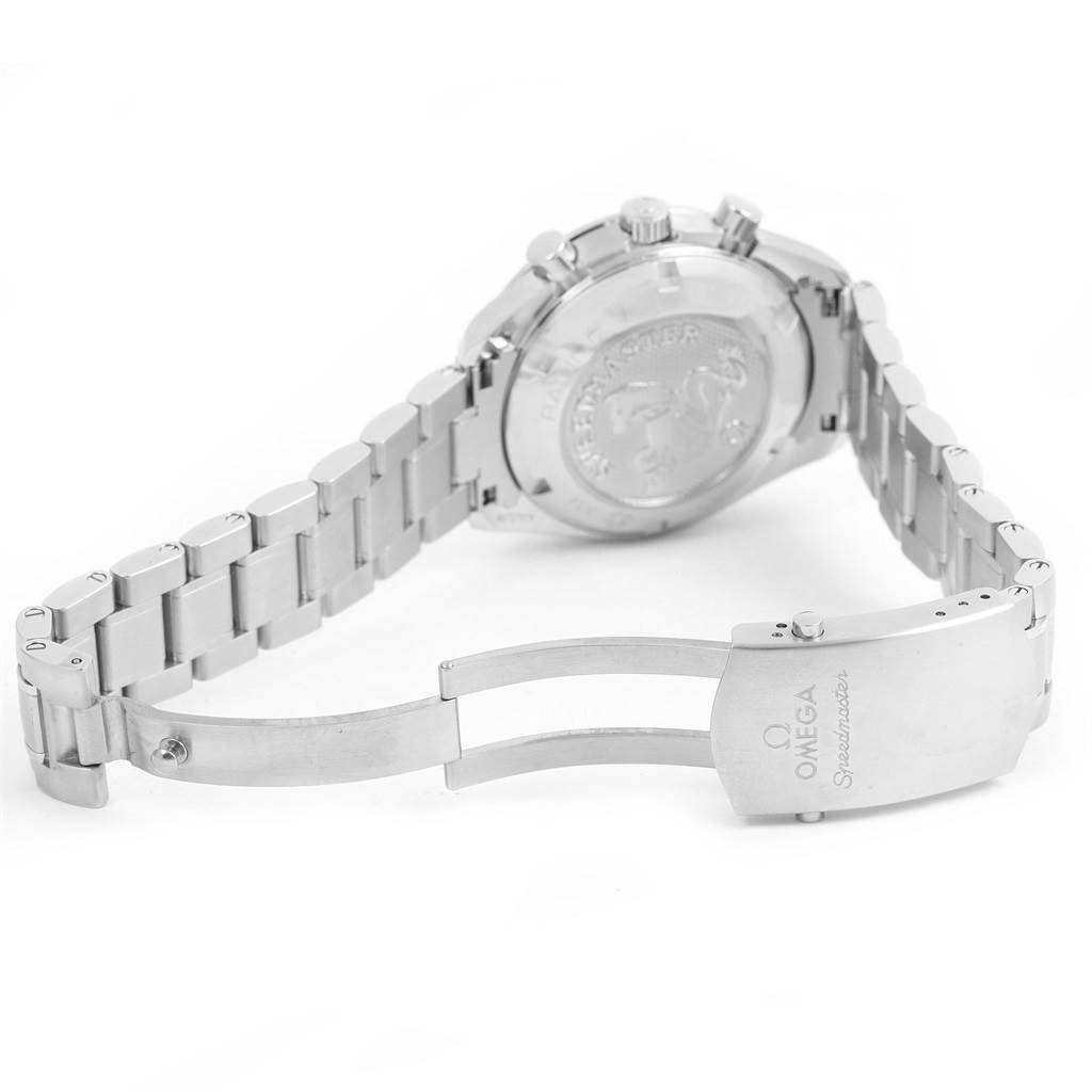 The image shows the clasp and the back case of the Omega Speedmaster 326.30.40.50.01.001 Men
s Stainless Steel Black Dial 326.30.40.50.01.001 Men
s Stainless Steel Black Dial watch, highlighting its metal bracelet.