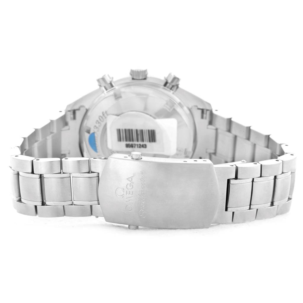 This is the rear angle of the Omega Speedmaster 323.30.40.40.06.001 Men
s Stainless Steel Grey Dial 323.30.40.40.06.001 Men
s Stainless Steel Grey Dial watch, showcasing the bracelet and clasp.