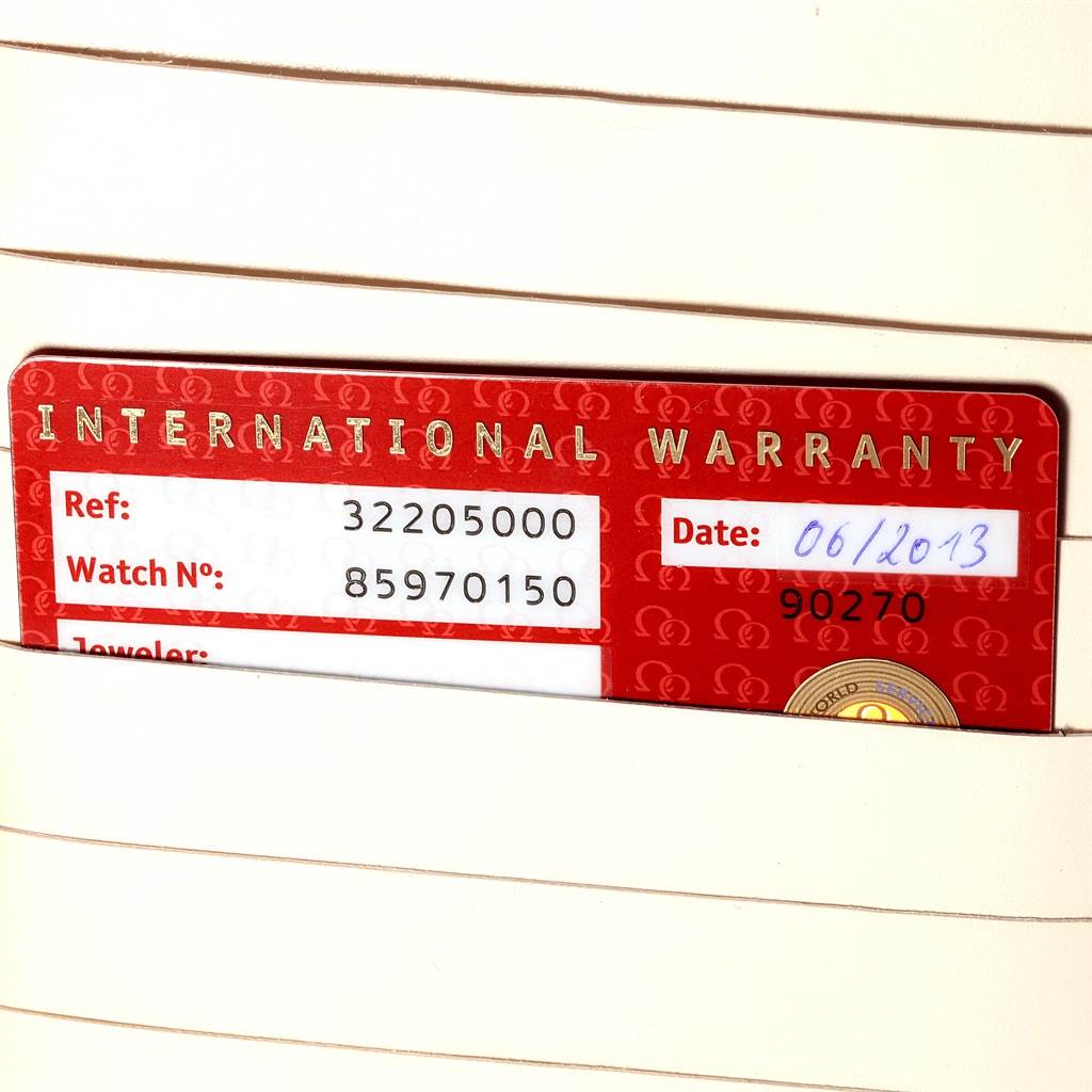 This image shows an International Warranty card for the Omega Speedmaster 3220.50.00 Men
s Stainless Steel Black Dial 3220.50.00 Men
s Stainless Steel Black Dial model watch, featuring reference and watch numbers.