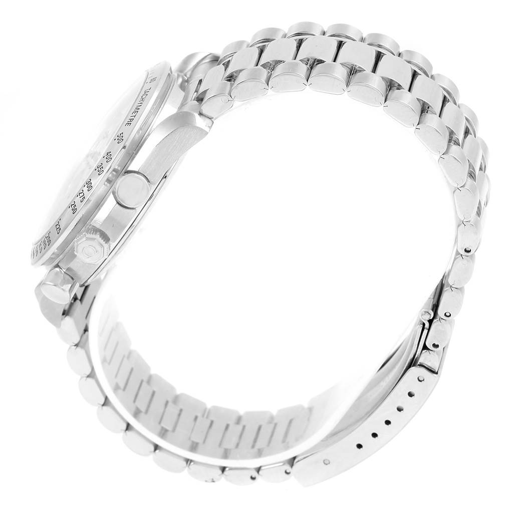 The image shows the side view of an Omega Speedmaster 3521.30.00 Men
s Stainless Steel Silver Dial 3521.30.00 Men
s Stainless Steel Silver Dial watch, displaying its case, crown, and metal bracelet.