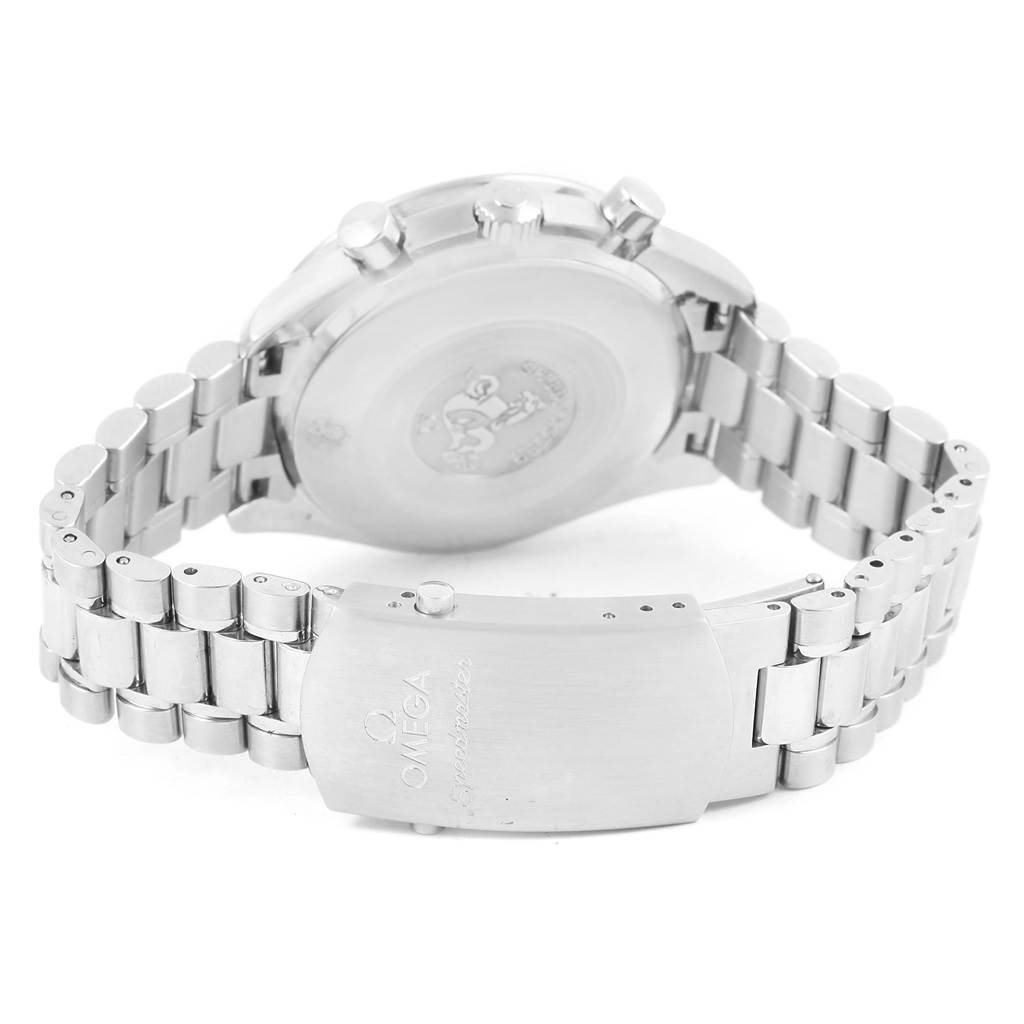 The image shows the back view of an Omega Speedmaster 3539.50.00 Men
s Stainless Steel Black Dial 3539.50.00 Men
s Stainless Steel Black Dial watch, highlighting its case back and bracelet.