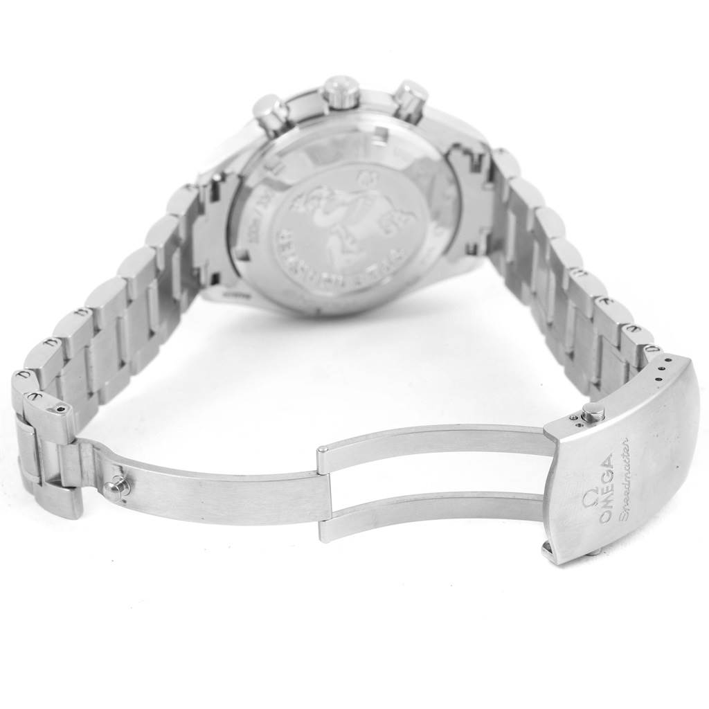 The image shows the back view of the Omega Speedmaster 326.30.40.50.06.001 Men
s Stainless Steel Grey Dial 326.30.40.50.06.001 Men
s Stainless Steel Grey Dial watch, focusing on the clasp and part of the bracelet.