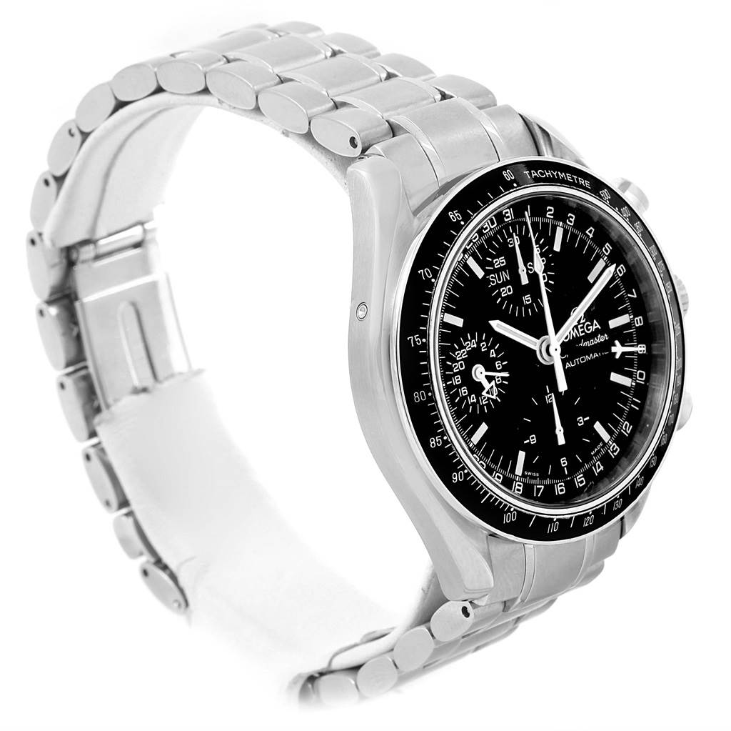 The image shows an Omega Speedmaster 3520.50.00 Men
s Stainless Steel Black Dial 3520.50.00 Men
s Stainless Steel Black Dial watch at an angled side view, highlighting its face, bracelet, and clasp.