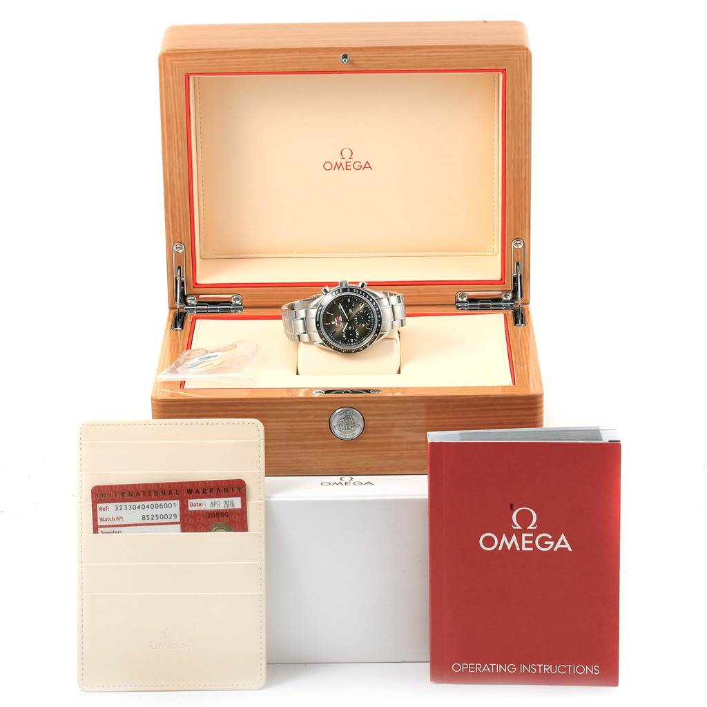 The Omega Speedmaster 323.30.40.40.06.001 Men
s Stainless Steel Grey Dial 323.30.40.40.06.001 Men
s Stainless Steel Grey Dial watch is showcased in its box along with warranty cards and an operating instructions manual.