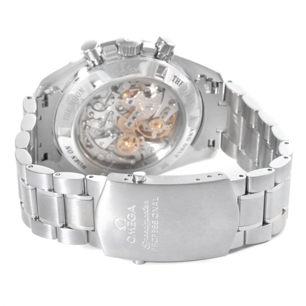 The image shows the back view of the Omega Speedmaster 3576.50.00 Men
s Stainless Steel Black Dial 3576.50.00 Men
s Stainless Steel Black Dial watch, displaying its transparent case back and metal bracelet.