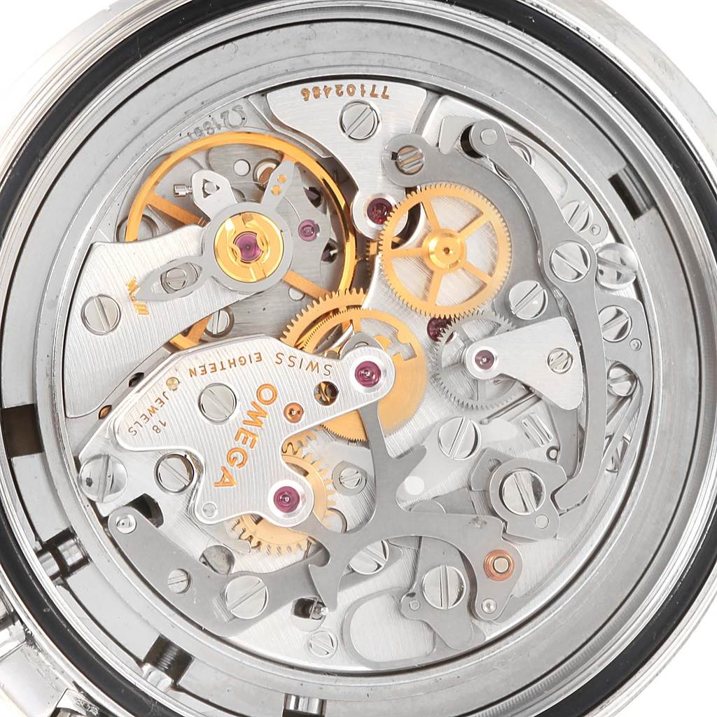 This image shows the movement of the Omega Speedmaster Men
s Stainless Steel Black Dial Men
s Stainless Steel Black Dial watch from a back view, highlighting its intricate gears and mechanisms.