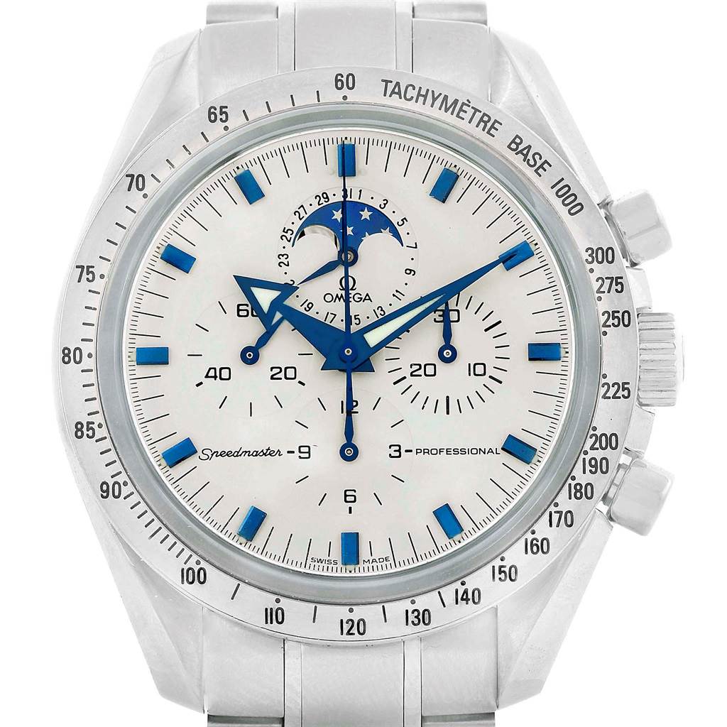 The image shows a front view of an Omega Speedmaster 3575.20.00 Men's Stainless Steel White Dial 3575.20.00 Men's Stainless Steel White Dial watch displaying the face, bezel, and stainless steel bracelet.