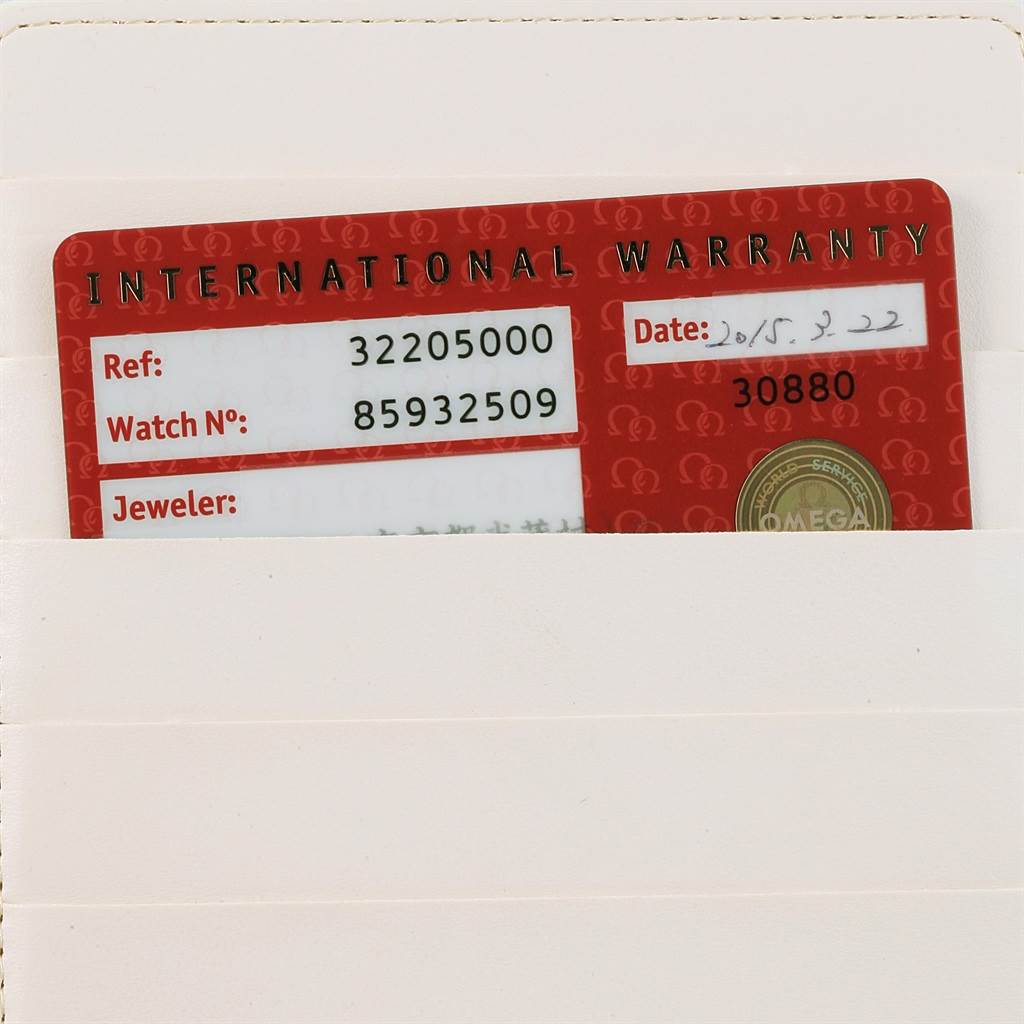 The image shows the International Warranty card for the Omega Speedmaster 3220.50.00 Men
s Stainless Steel Black Dial 3220.50.00 Men
s Stainless Steel Black Dial watch model, displaying reference and watch numbers.