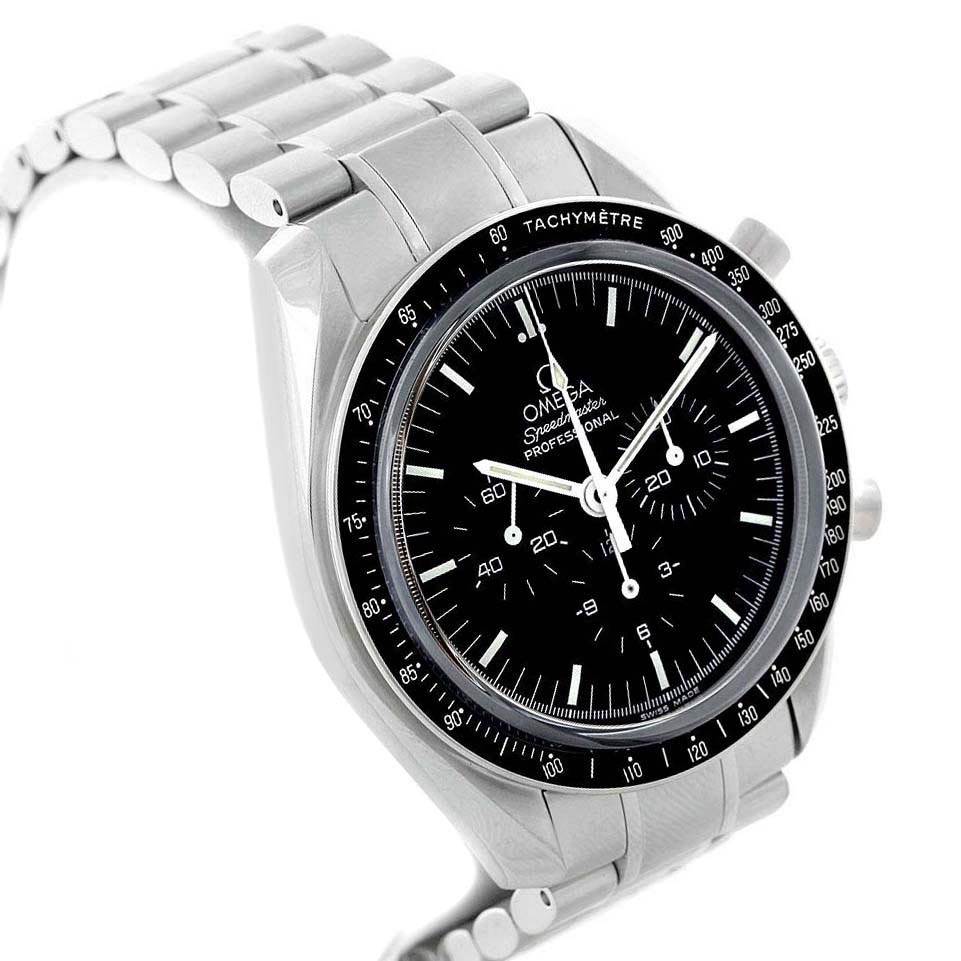 The image shows an angled view of the Omega Speedmaster 3573.50.00 Men
s Stainless Steel Black Dial 3573.50.00 Men
s Stainless Steel Black Dial watch, highlighting its dial, tachymeter bezel, and metal bracelet.