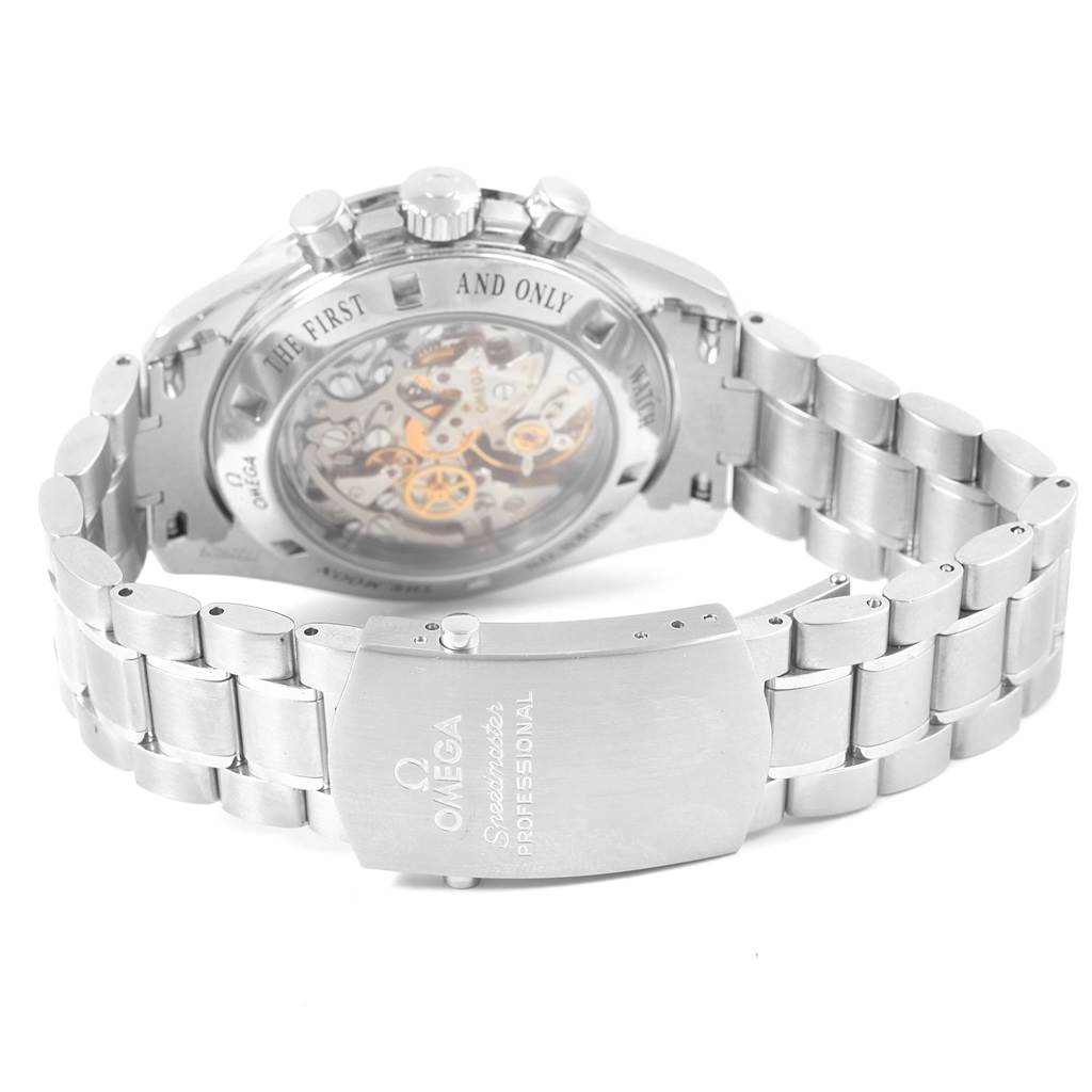 The image shows the back and clasp of an Omega Speedmaster 3573.50.00 Men
s Stainless Steel Black Dial 3573.50.00 Men
s Stainless Steel Black Dial watch, highlighting its stainless steel bracelet and transparent case back.