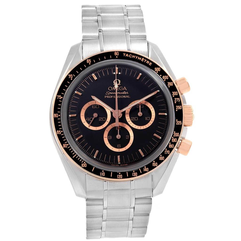 The image shows a front view of the Omega Speedmaster 3566.51.00 Men's Steel and Gold (two tone) Black Dial 3566.51.00 Men's Steel and Gold (two tone) Black Dial watch, highlighting its black dial, rose gold accents, and stainless steel bracelet.