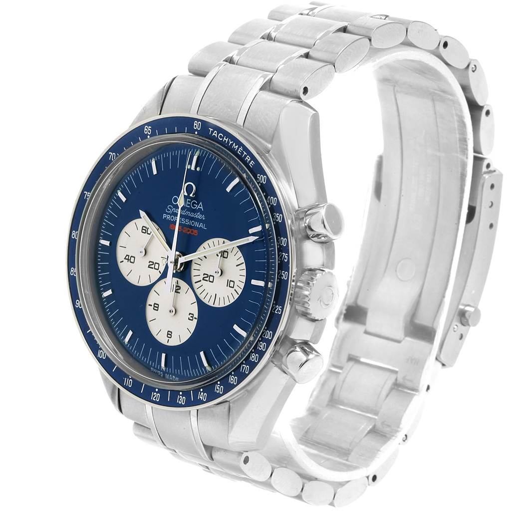 The image shows a side angle of an Omega Speedmaster 3565.80.00 Men's Stainless Steel Blue Dial 3565.80.00 Men's Stainless Steel Blue Dial watch, highlighting the face, bezel, and metal bracelet.