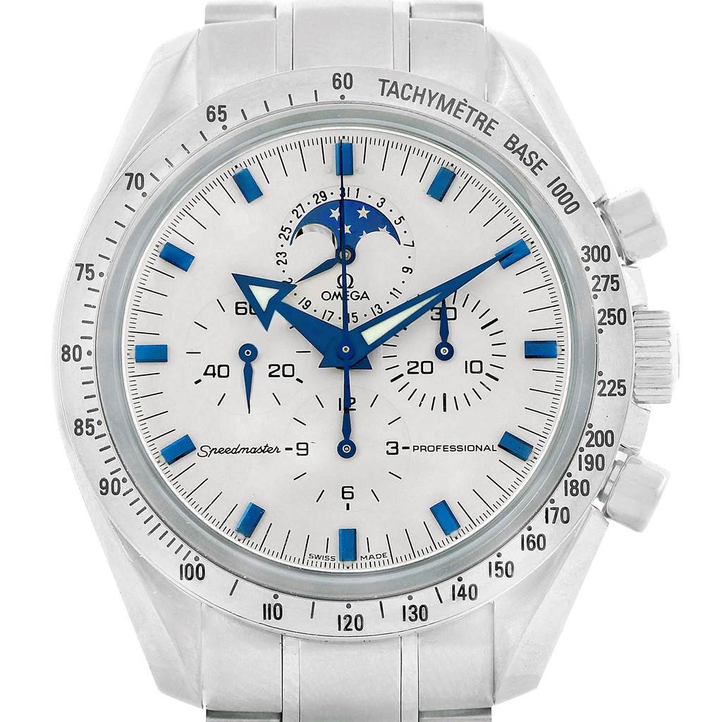 The image shows a frontal view of an Omega Speedmaster 3575.20.00 Men
s Stainless Steel White Dial 3575.20.00 Men
s Stainless Steel White Dial watch, highlighting its face, subdials, tachymeter bezel, and lunar phase indicator.