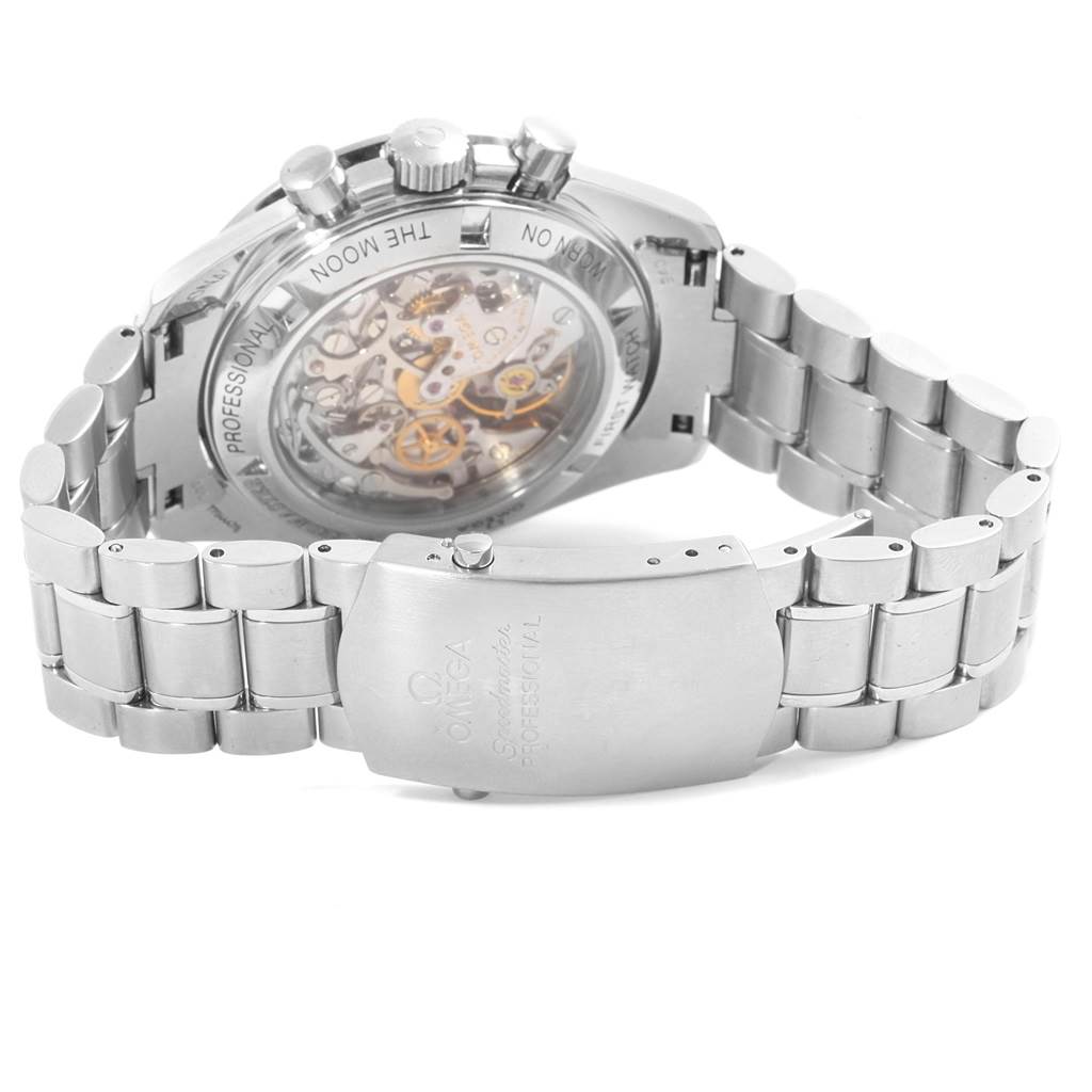 The image shows the back view of an Omega Speedmaster 3572.50.00 Men
s Stainless Steel Black Dial 3572.50.00 Men
s Stainless Steel Black Dial watch, highlighting its transparent case back and metal bracelet.