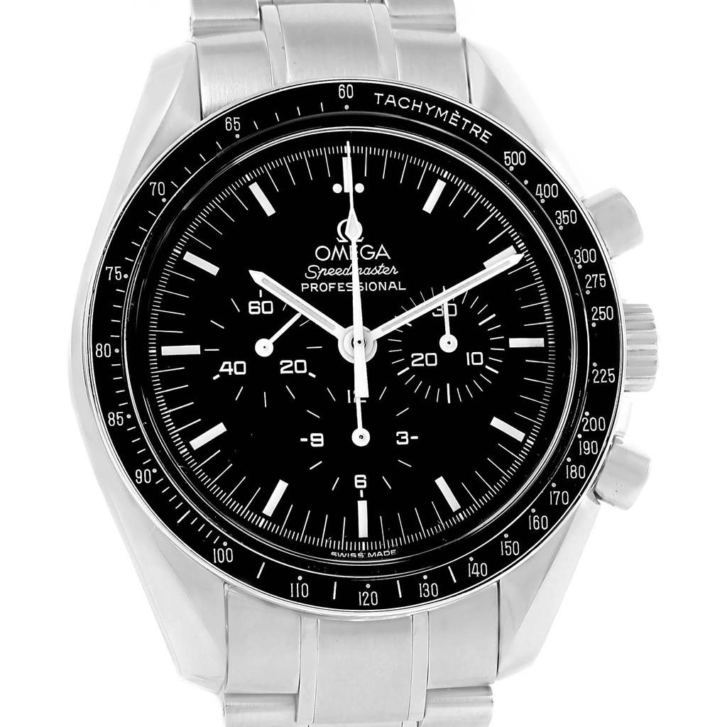 This image shows a frontal view of an Omega Speedmaster 3572.50.00 Men
s Stainless Steel Black Dial 3572.50.00 Men
s Stainless Steel Black Dial watch, highlighting its black dial, tachymeter bezel, and stainless steel bracelet.