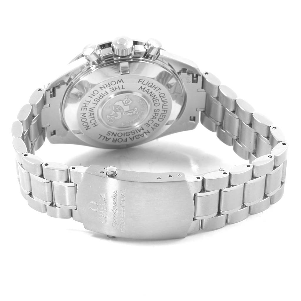 The image shows the back and clasp of an Omega Speedmaster 3575.20.00 Men
s Stainless Steel White Dial 3575.20.00 Men
s Stainless Steel White Dial watch, highlighting the engraved case back and stainless steel bracelet.