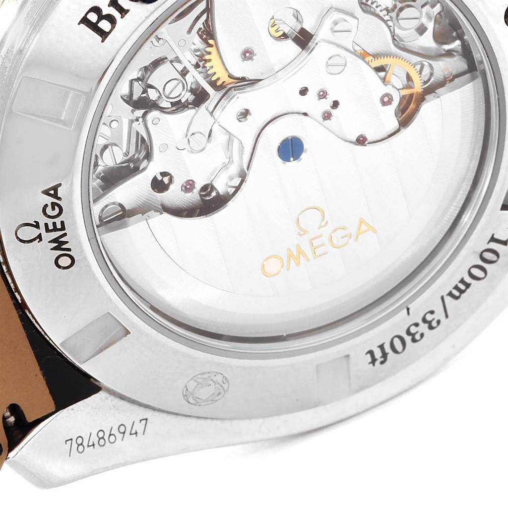 This image shows the case back of the Omega Speedmaster 321.13.44.50.02.001 Men
s Stainless Steel Silver Dial 321.13.44.50.02.001 Men
s Stainless Steel Silver Dial watch, revealing its intricate internal mechanism.