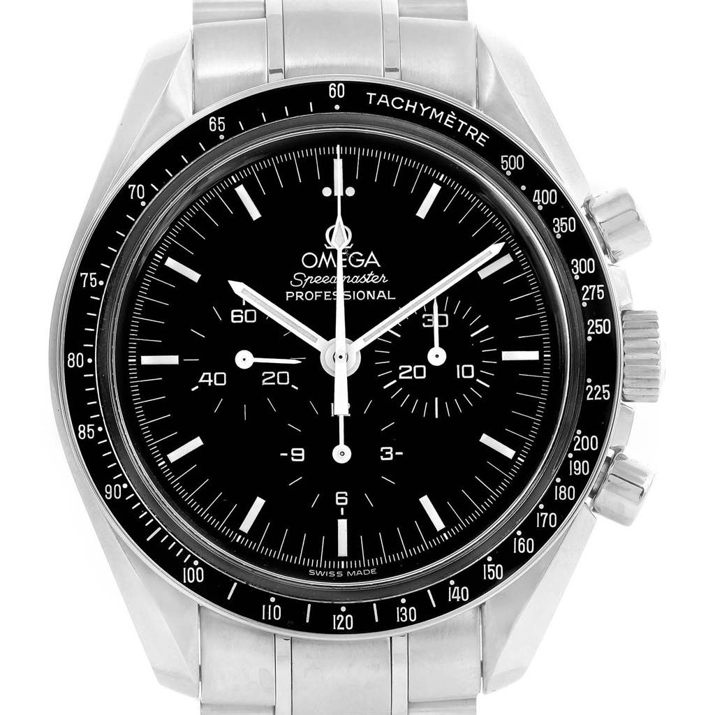 This image shows a front view of an Omega Speedmaster 3560.50.00 Men
s Stainless Steel Black Dial 3560.50.00 Men
s Stainless Steel Black Dial watch, highlighting its dial, tacymetre, and chronograph buttons.